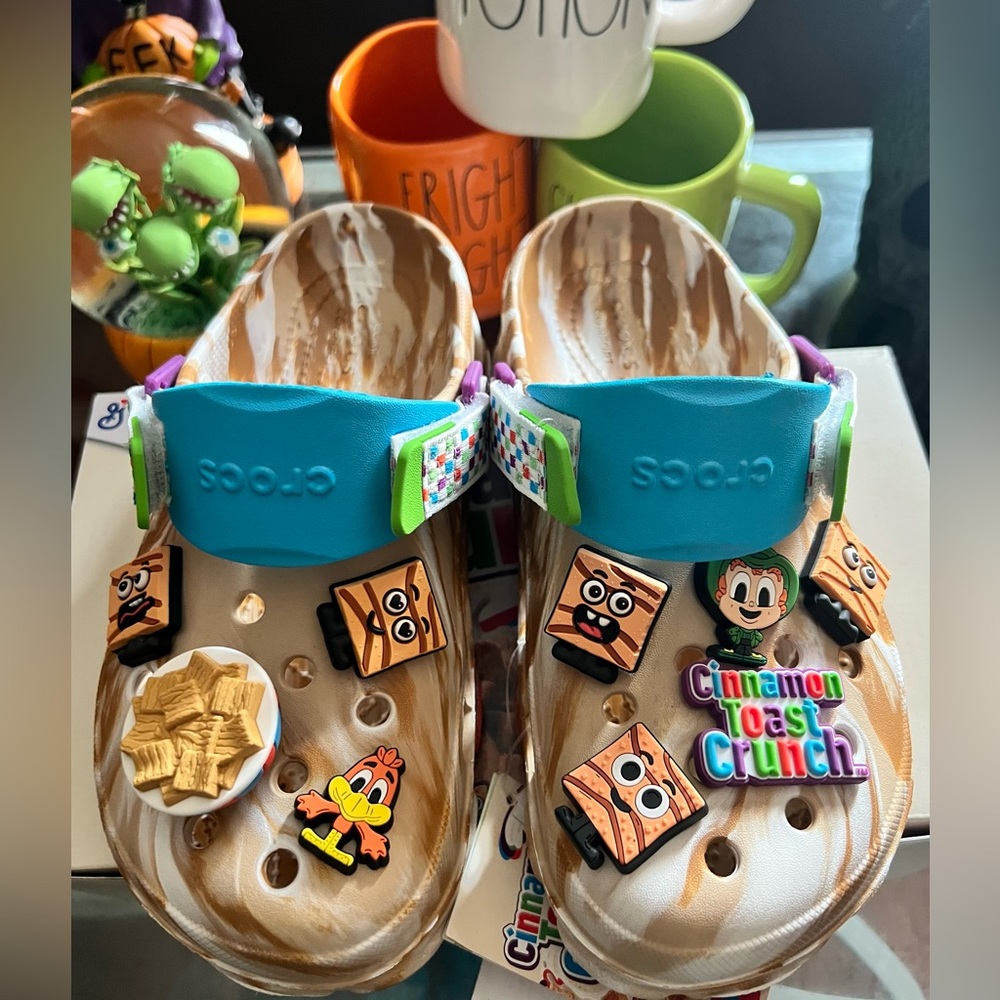 🖤🤎🧡Crocs xCereal Collection Cinnamon Toast Crunch! Sold out
